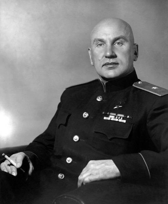 Генерал-майор инженерно-авиационной службы А.А. Микулин
